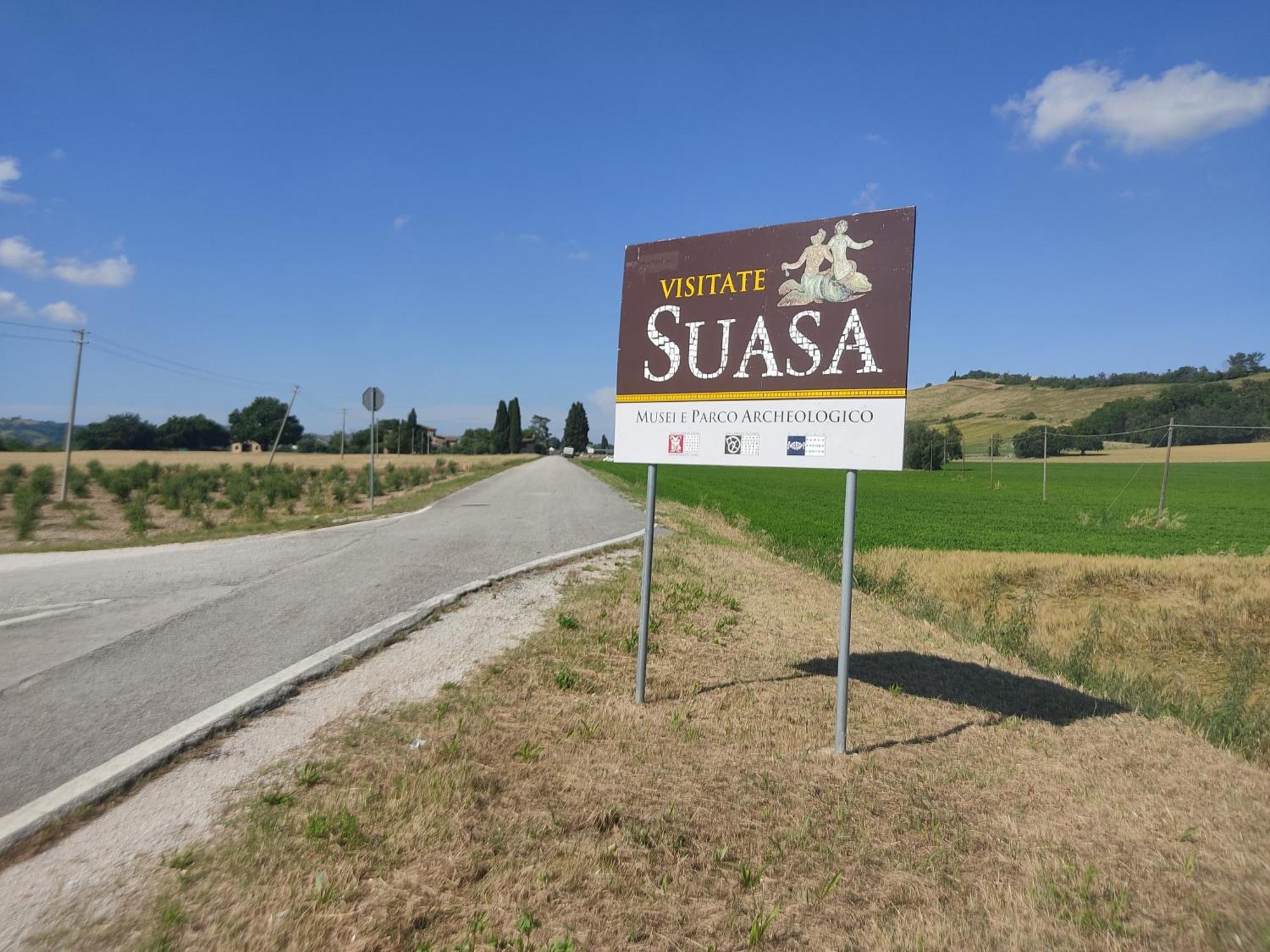 Castelleone di SuasaCasa Borgo Fonte别墅 外观 照片